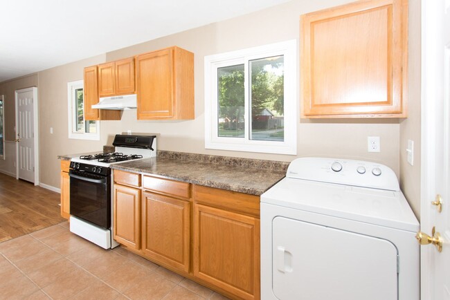 Building Photo - 3 Bedroom 1 bath $1295
