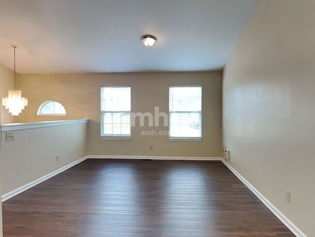 Foto del edificio - 547 Rosebud Cir