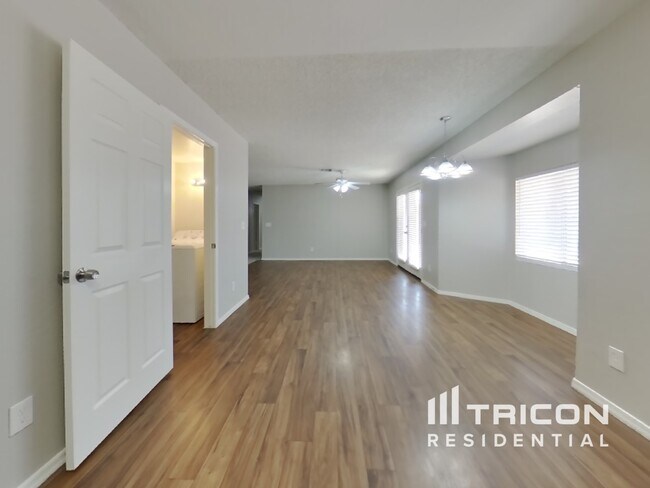 Foto del edificio - 8931 W Cinnabar Ave