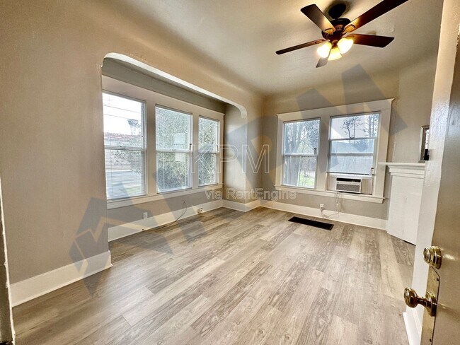 Foto del edificio - 121 E Lockeford St