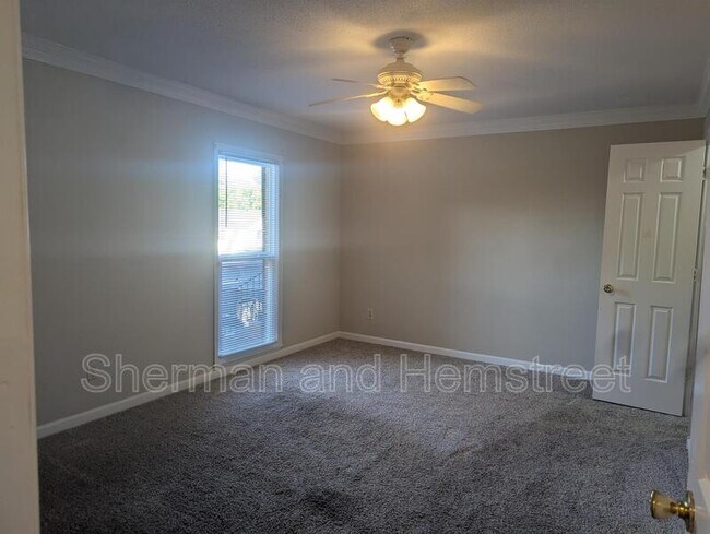 Building Photo - 2139 Holt St