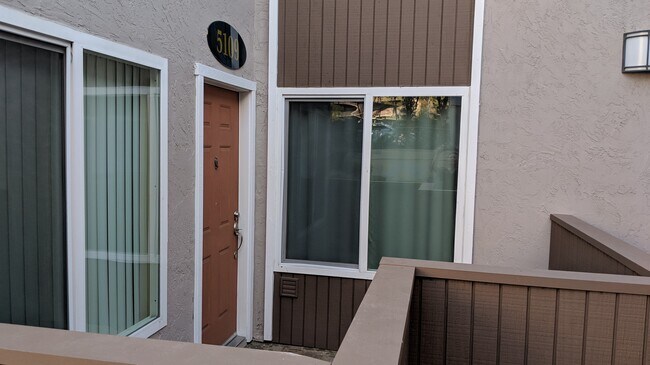 Foto del edificio - 6333 College Grove Way