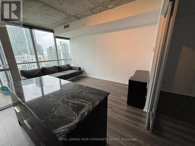 Photo du bâtiment - 88-U2788 Blue Jays Way