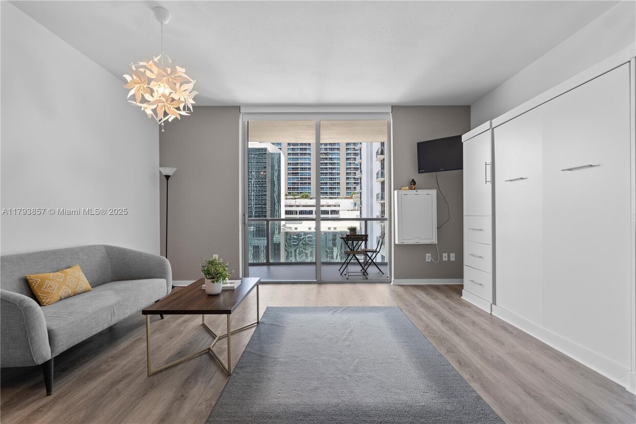 Foto principal - 1050 Brickell Ave