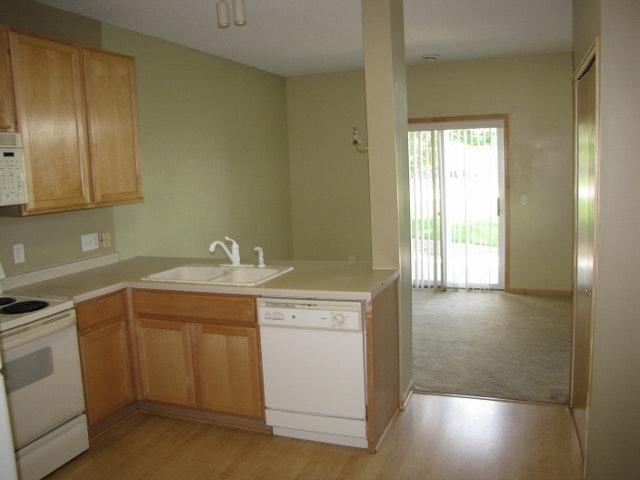 Foto del edificio - End Unit Town home *3Bedrm 2.5 Bath*Cottage Grove* Available July 1.