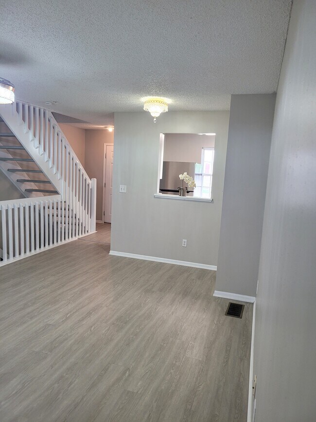 Foto del edificio - 1730 Ridgebury Dr