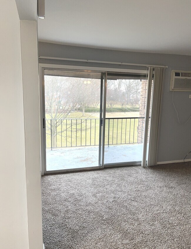 Building Photo - 2556 Waterbury Dr