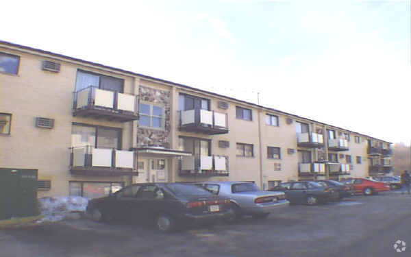 Building Photo - 5113 N East River Rd