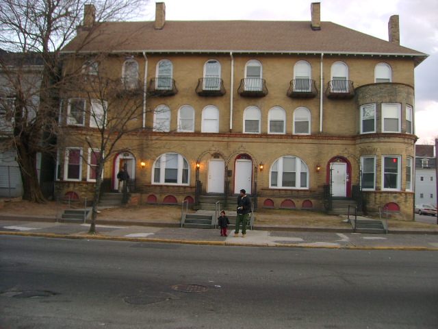 Building Photo - 302-308 Broadway