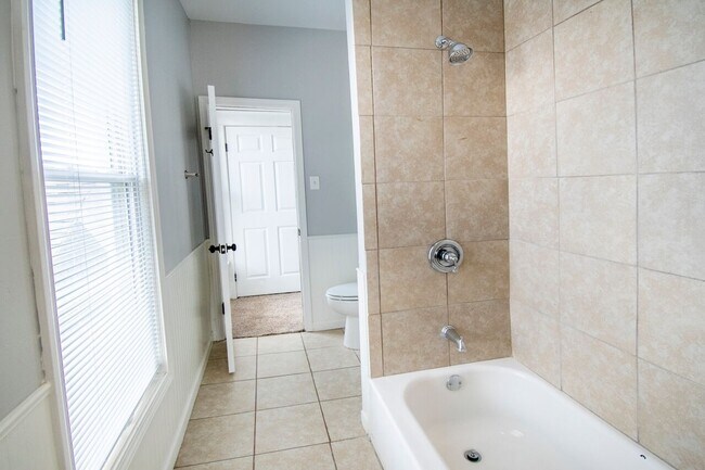 Foto del edificio - Large 3 Bedroom in Dahlman