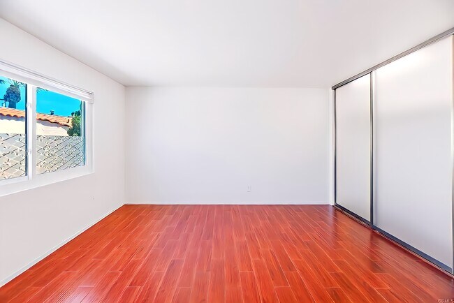 Foto del edificio - 530 E Ave