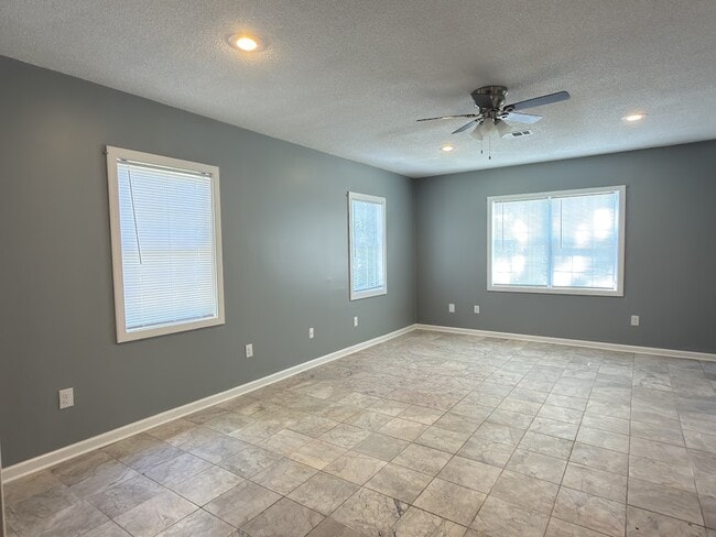 Building Photo - 504 E Adair St