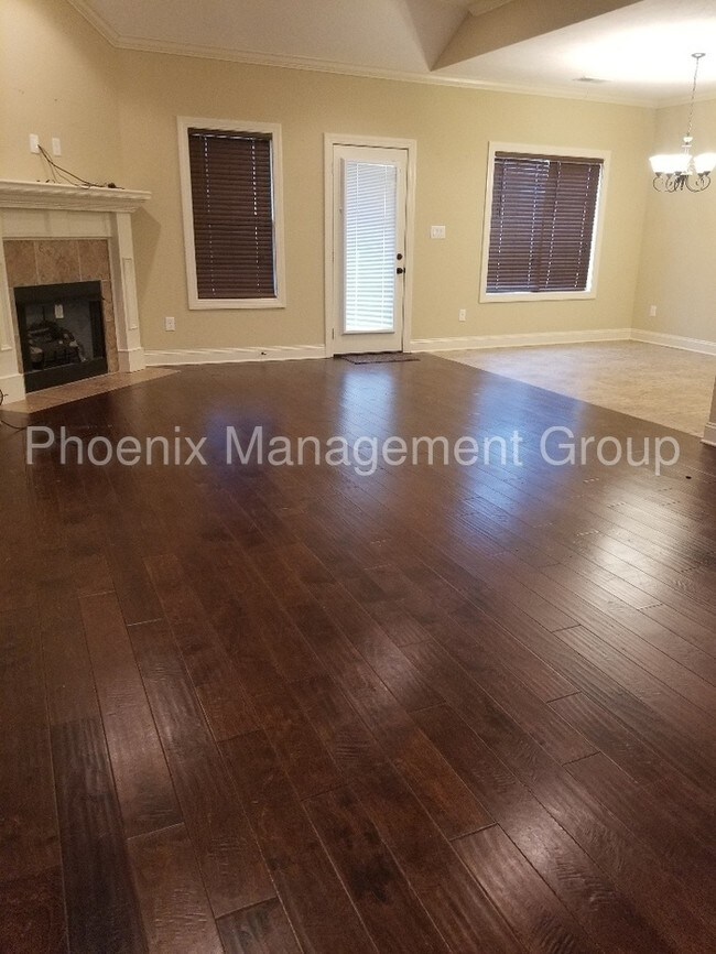 Building Photo - Beautiful House in Gated Community!