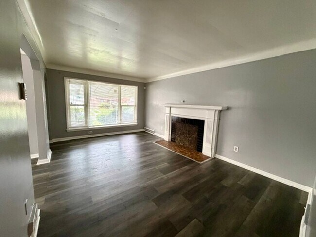 Building Photo - 15328 Kentfield St