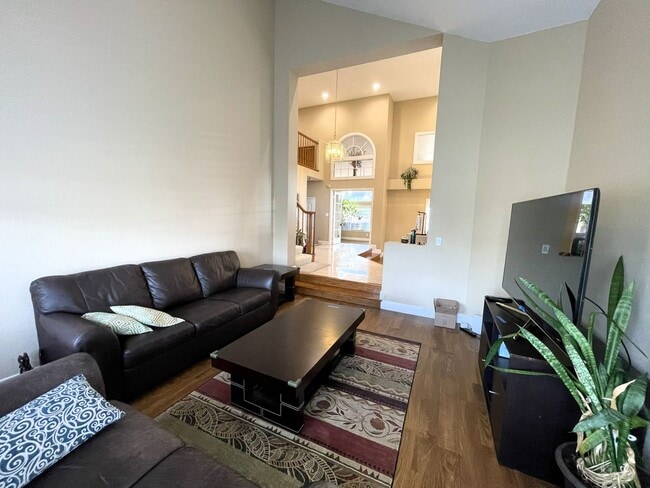 Building Photo - Spacious remodeled single family home in Newark