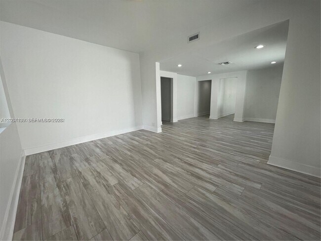 Building Photo - 1522 SW 10th St