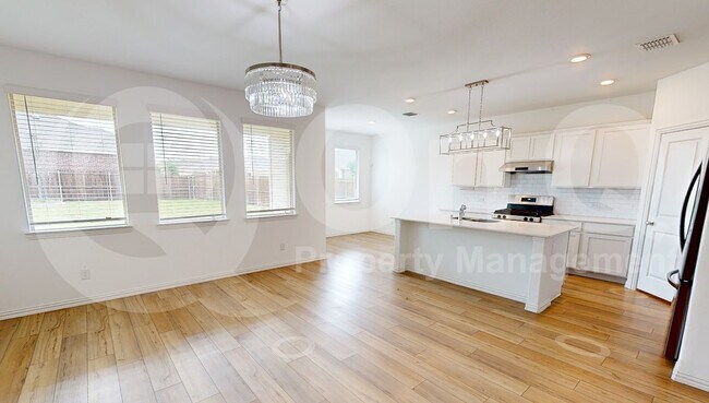 Foto del edificio - 7908 Lindheimer Ln