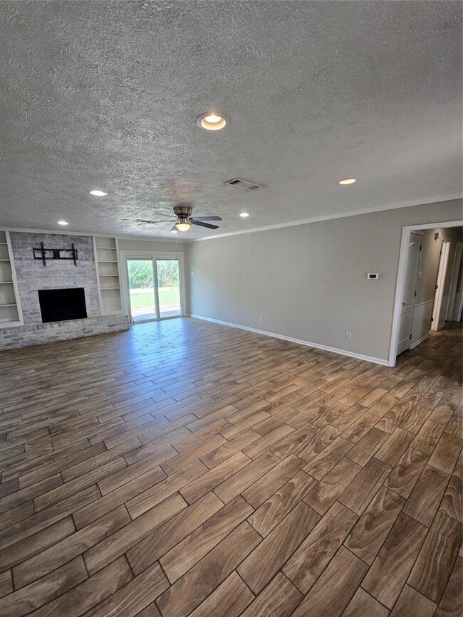 Building Photo - 205 E Cherokee Dr