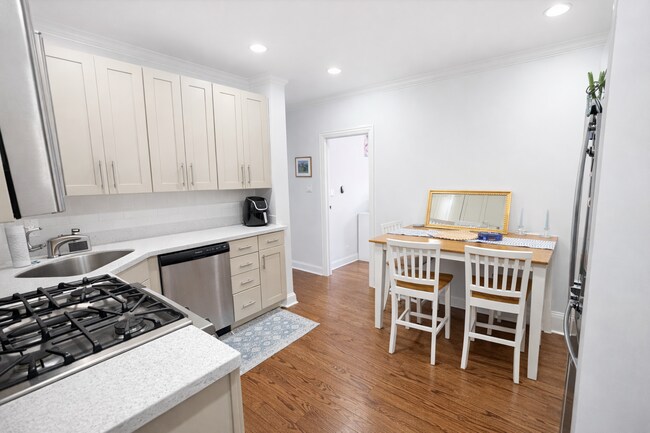 Foto del edificio - 2467 N Clark St