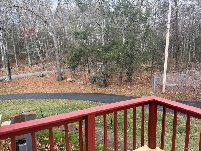 Foto del edificio - 68 Shinhollow Rd