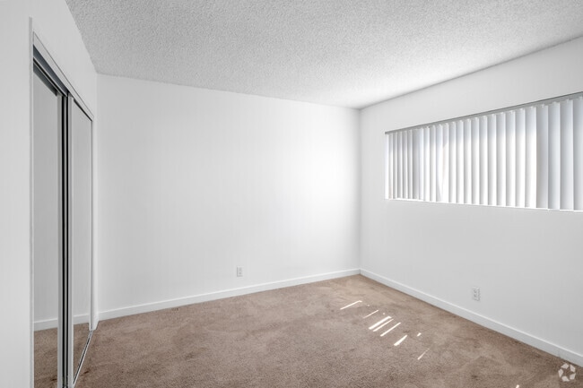 2BR, 1BA - 725SF - Bedroom - 3932 Sepulveda Blvd