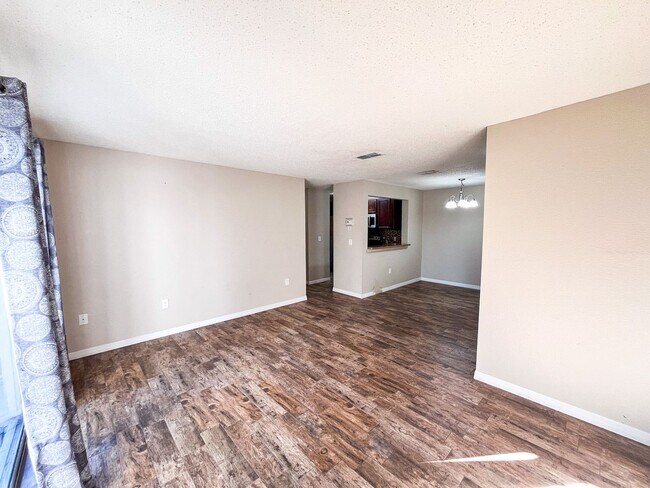 Foto del edificio - Windsor Park #1118 - On several bus routs ...