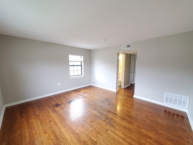 Building Photo - 3541 Gillham Rd