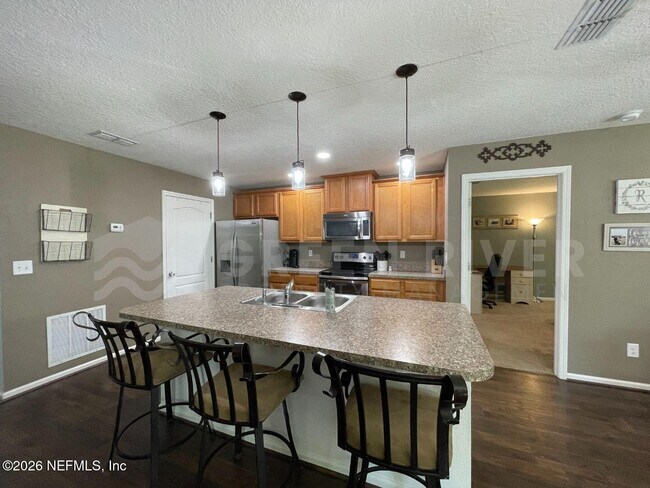 Foto del edificio - 15366 Bareback Dr