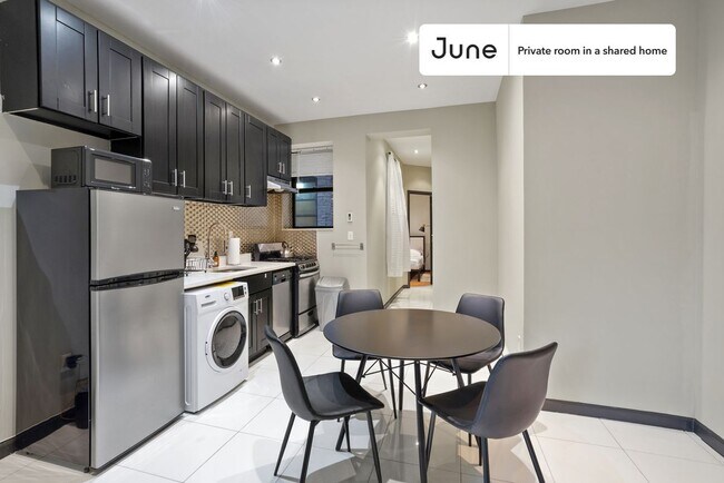 Building Photo - Private bedroom in 4 bed/2 bath Home