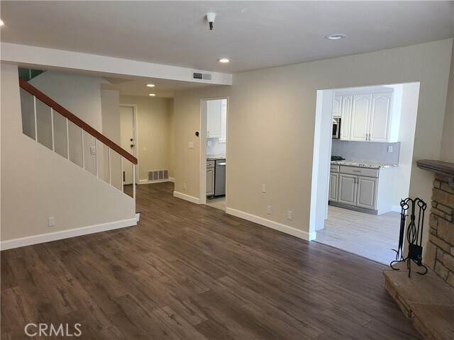Building Photo - 8465 Kington Way