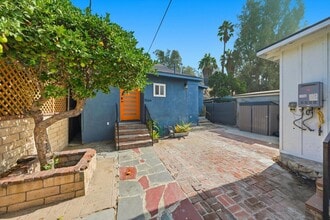 Building Photo - 156 1/2 S Pecan St