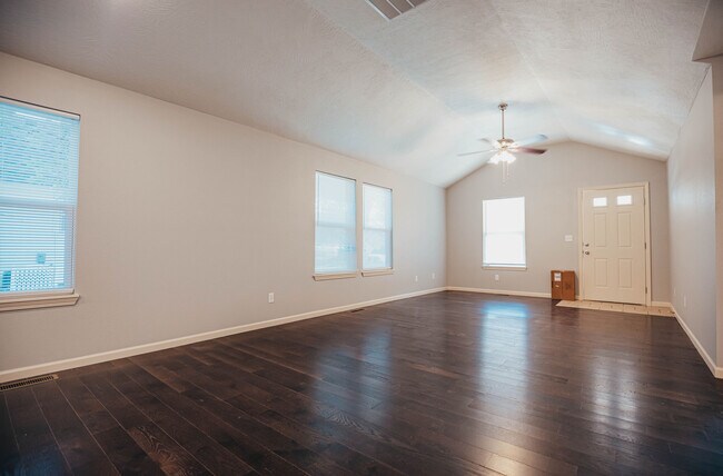 Building Photo - 1344 S Florence Ave