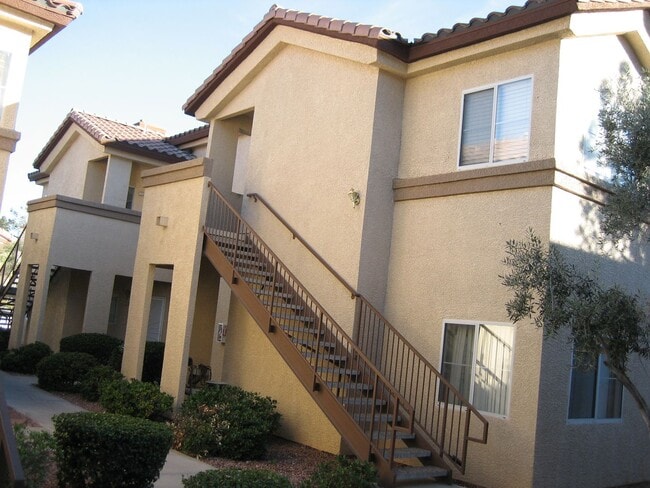 Building Photo - Condo on 2nd floor - Move-in Ready - 3 bed...