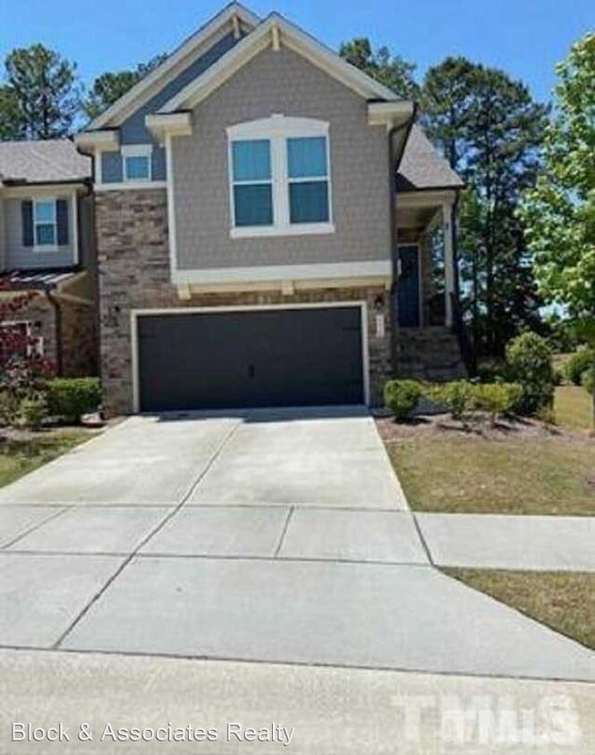 3 br, 2.5 bath House 134 Alamosa Place House Rental in Cary, NC