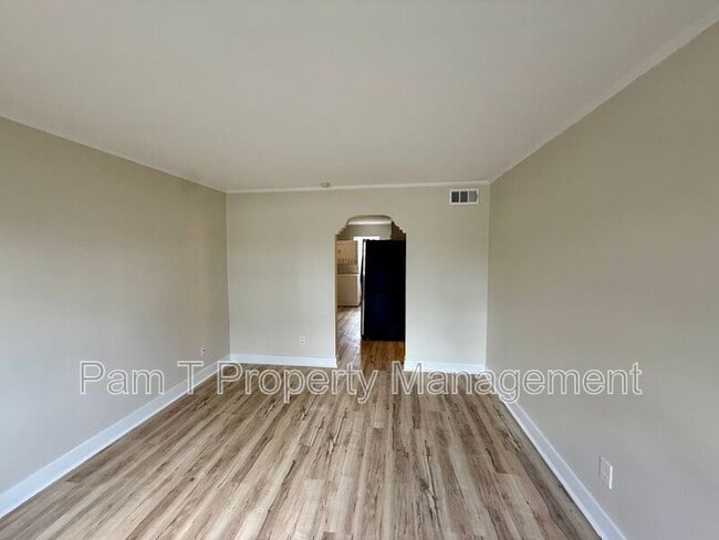 Building Photo - 505 W 42nd St
