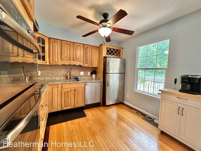 Building Photo - 3 br, 2.5 bath House - 103 Staunton Court