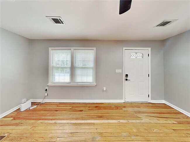 Foto del edificio - 1770 Springview Rd NW