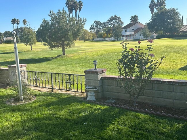 Building Photo - Beautiful golf course home!