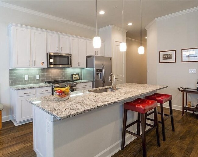 Foto del edificio - 5015 Meridian Ln