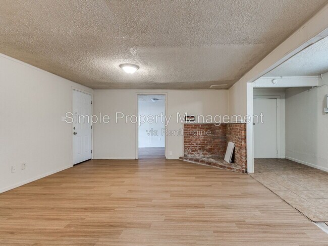 Foto del edificio - 4012 Parkwoods Ln
