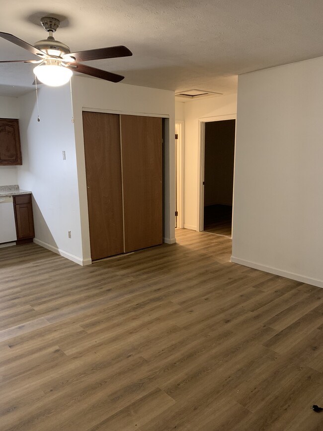 Building Photo - 5084 North Rd