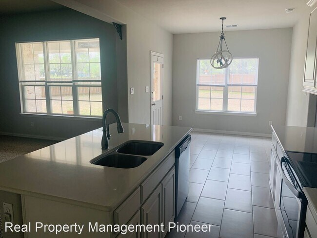 Foto del edificio - 3 br, 2 bath House - 121 Ken's Court