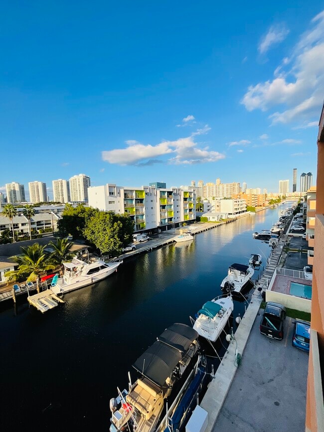 Foto del edificio - 3545 NE 167th St
