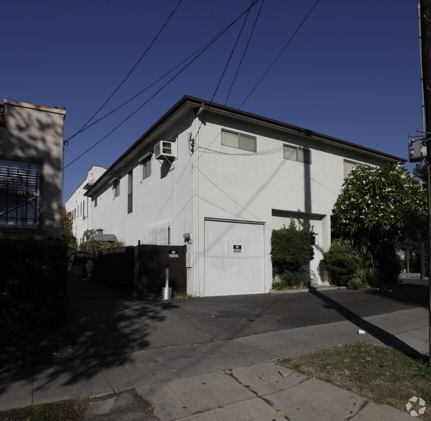 Building Photo - 4055-4059 1/2 Melrose Ave