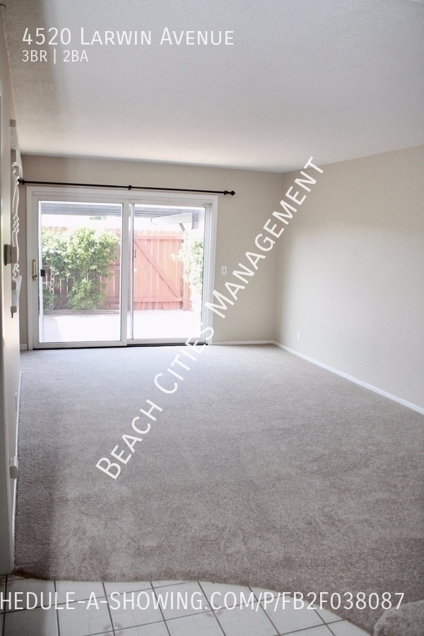 Building Photo - 4520 Larwin Ave