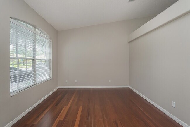 Foto del edificio - 5221 Watson Rd