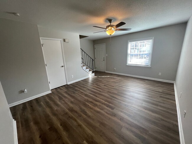 Building Photo - Two Bedroom Townhouse - Available Now!