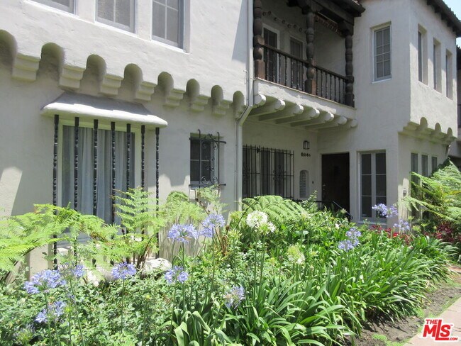 Foto del edificio - 8616 W Olympic Blvd