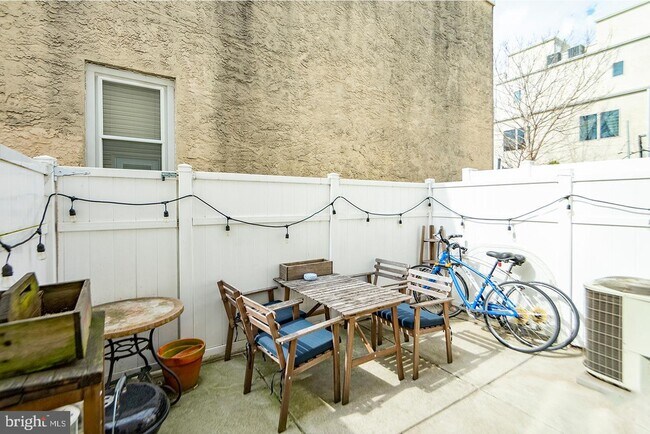 Building Photo - 1256 S 20th St