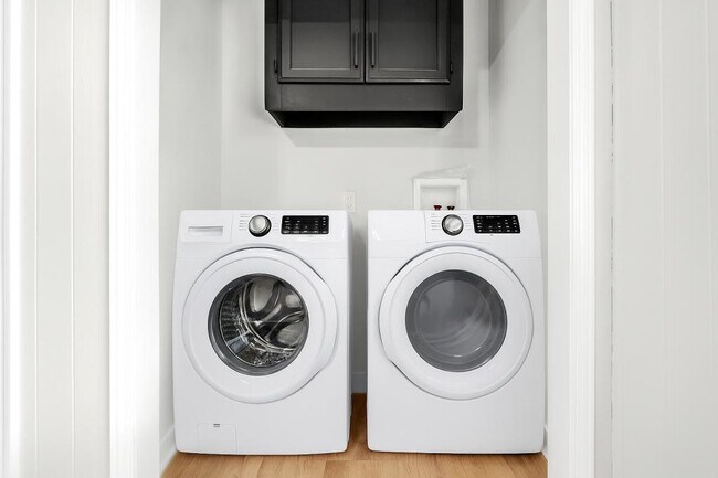 Foto del edificio - 4829 Bradford Dr